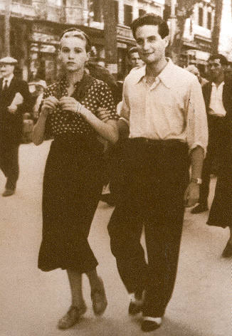 Foto tomada en Barcelona en 1937, de Octavio Paz y Elena Garro, su joven esposa