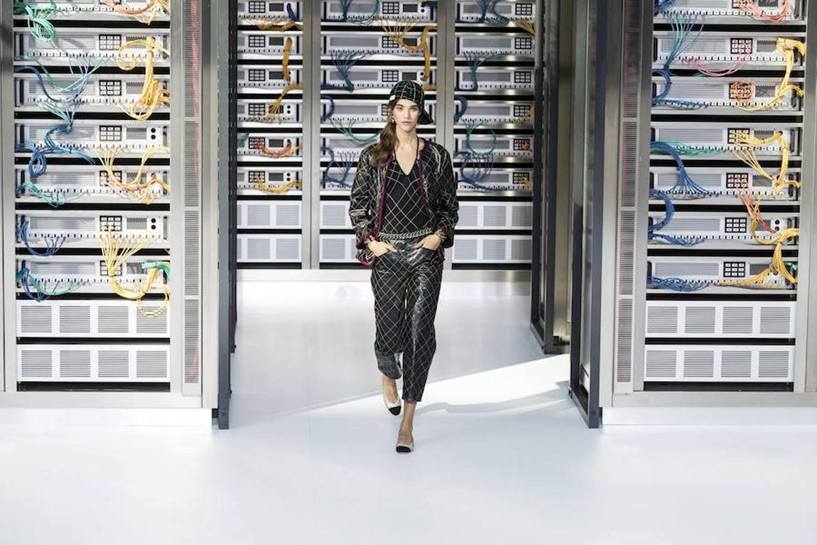 El desfile más futurista de Chanel