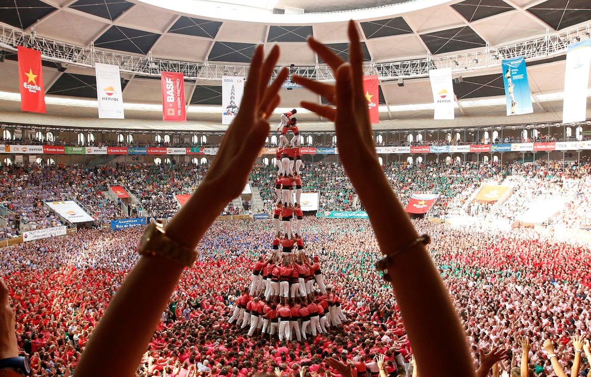 Un triunfo esquivo. Los Castellers de Vilafranca (Barcelona) han mantenido en todas las rondas el primer puesto, seguidos bien de cerca de la Colla Vella dels Xiquets de Valls (Tarragona) (en la imagen), que aspiraba a ganar el concurso, algo que no pasa desde hace 16 años.