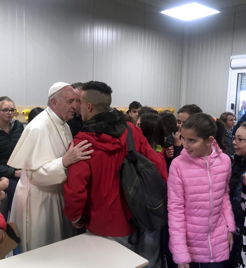 En imágenes: La visita sorpresa del Papa Francisco a Amatrice