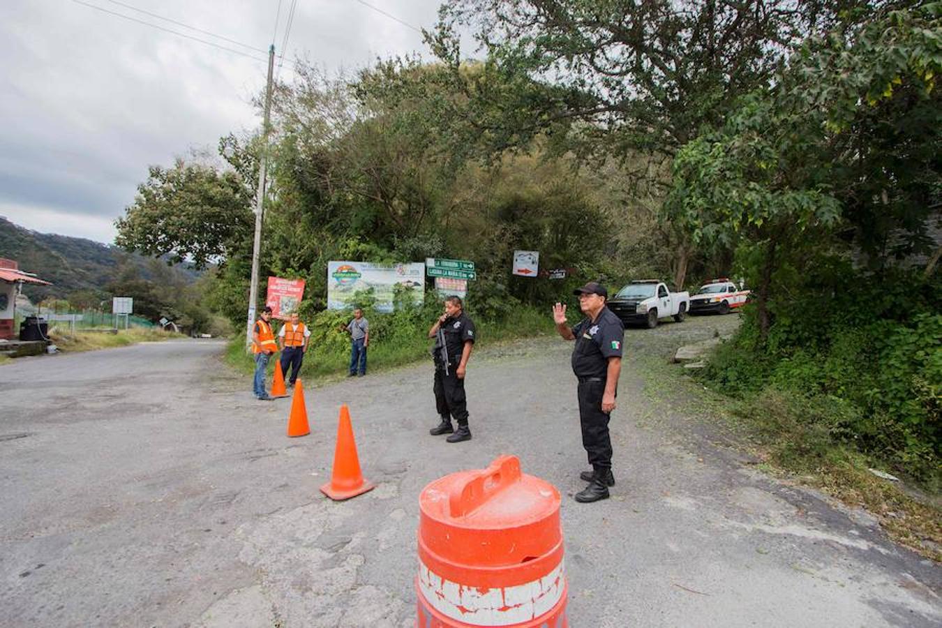 La zona boscosa aledaña al volcán de Colima, ubicado en el oeste de México, que incrementó su actividad, por lo que las autoridades del estado de Colima informan que las comunidades de La Yerbabuena y La Becerrera continuarán evacuadas