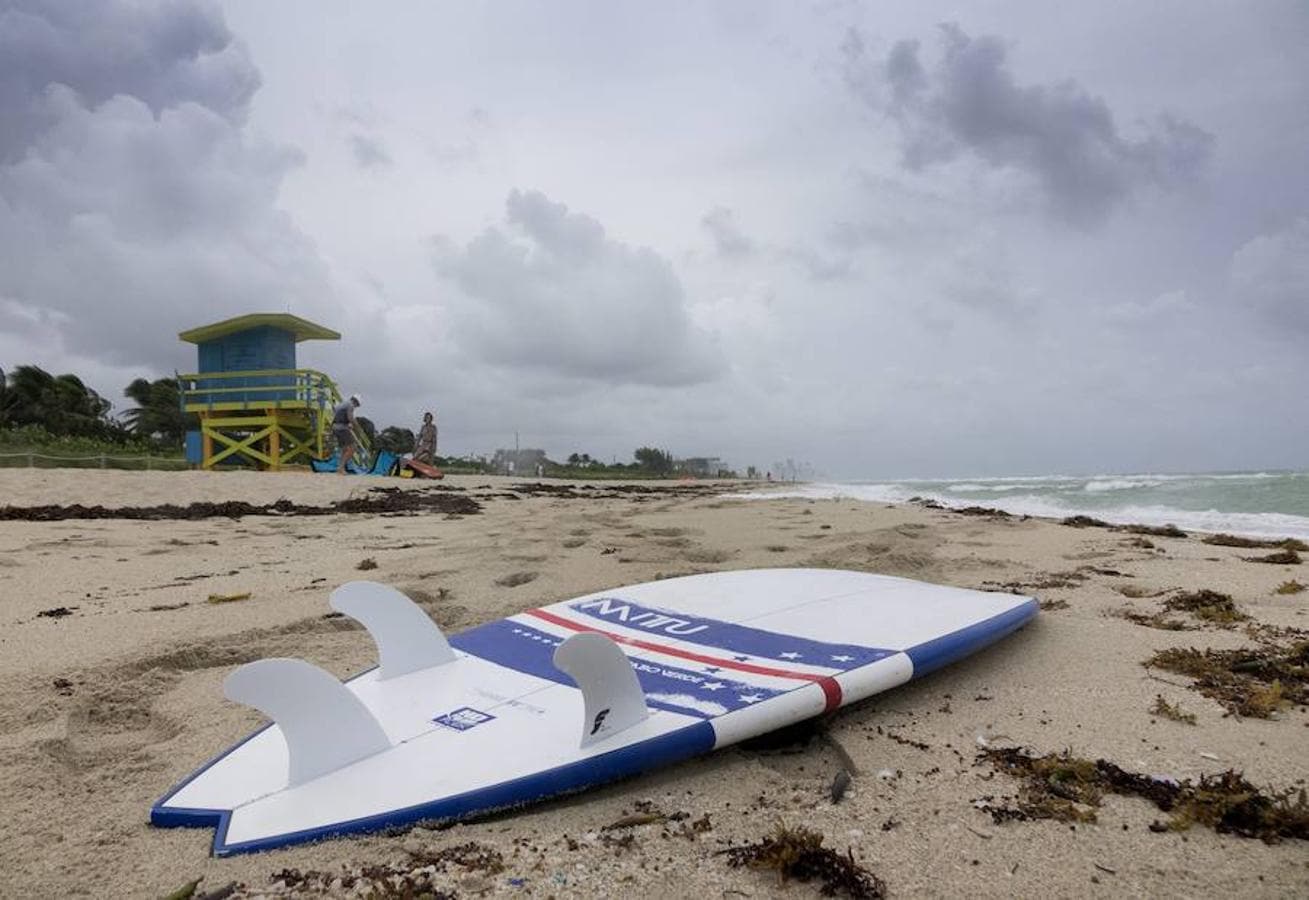 Vista del tiempo esta mañana en la playa de Miami, Florida, Estados Unidos. 