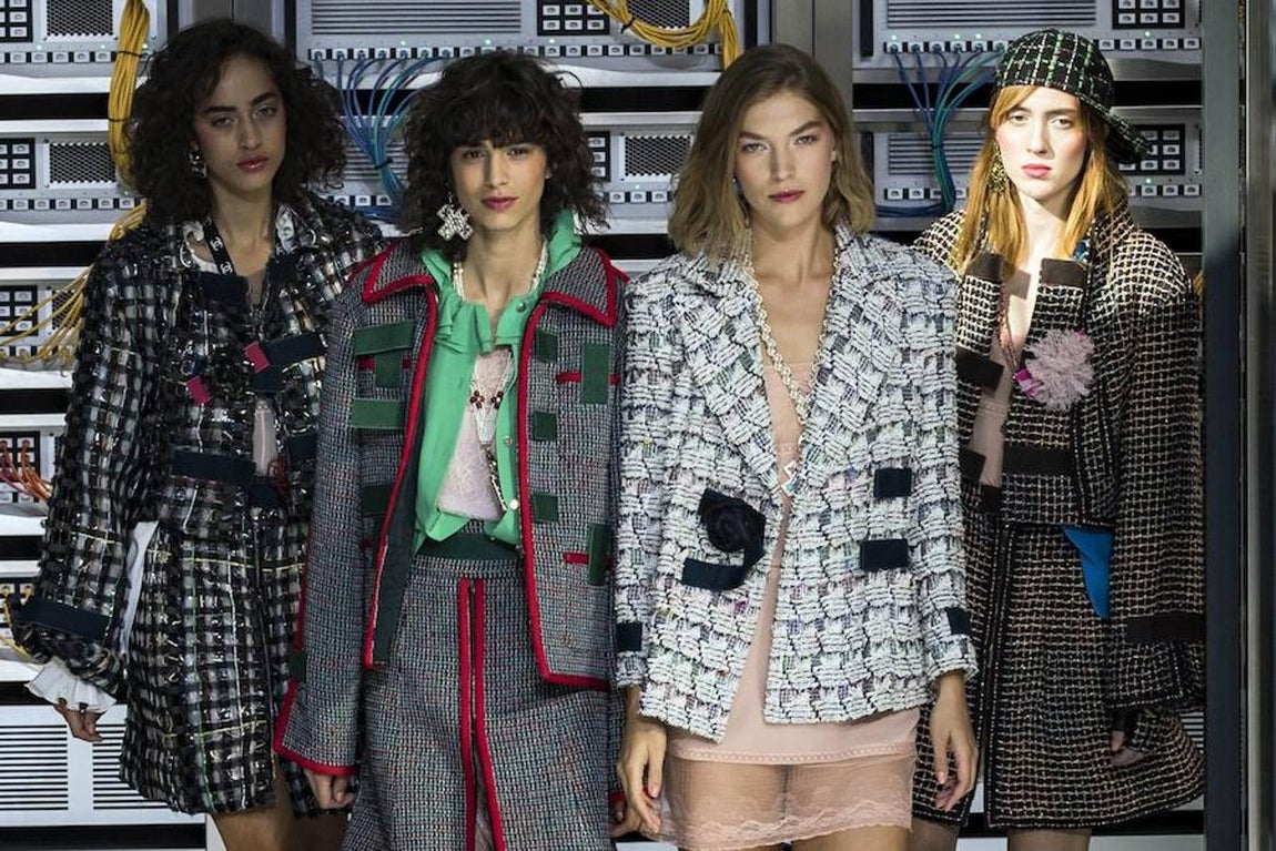 Varias modelos con los diseños de Karl Lagerfeld. 