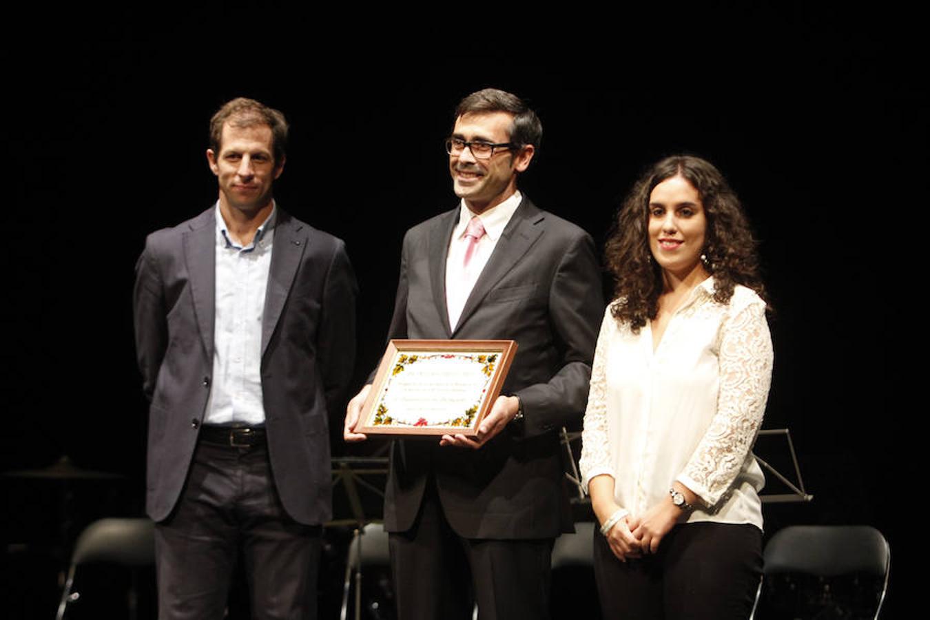 Eduardo Sánchez Butragueño, creador del blog Toledo Olvidado, con su galardón