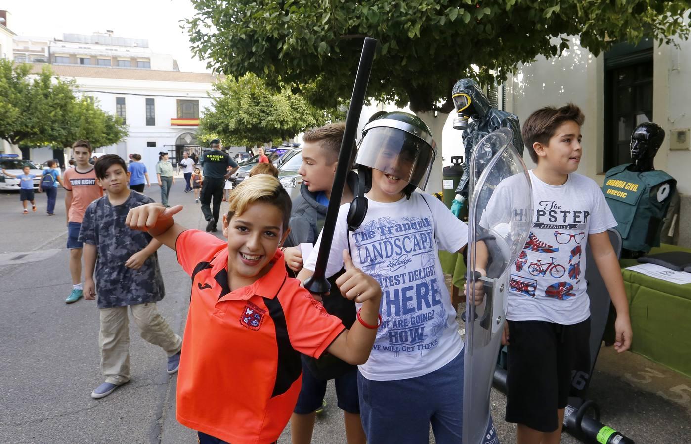 En imágenes, una jornada de encuentro entre alumnos y la Guardia Civil