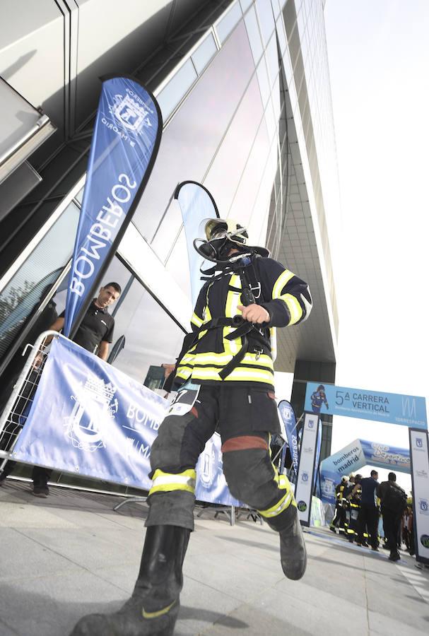 Los bomberos han subido cientos de peldaños en unos minutos. 