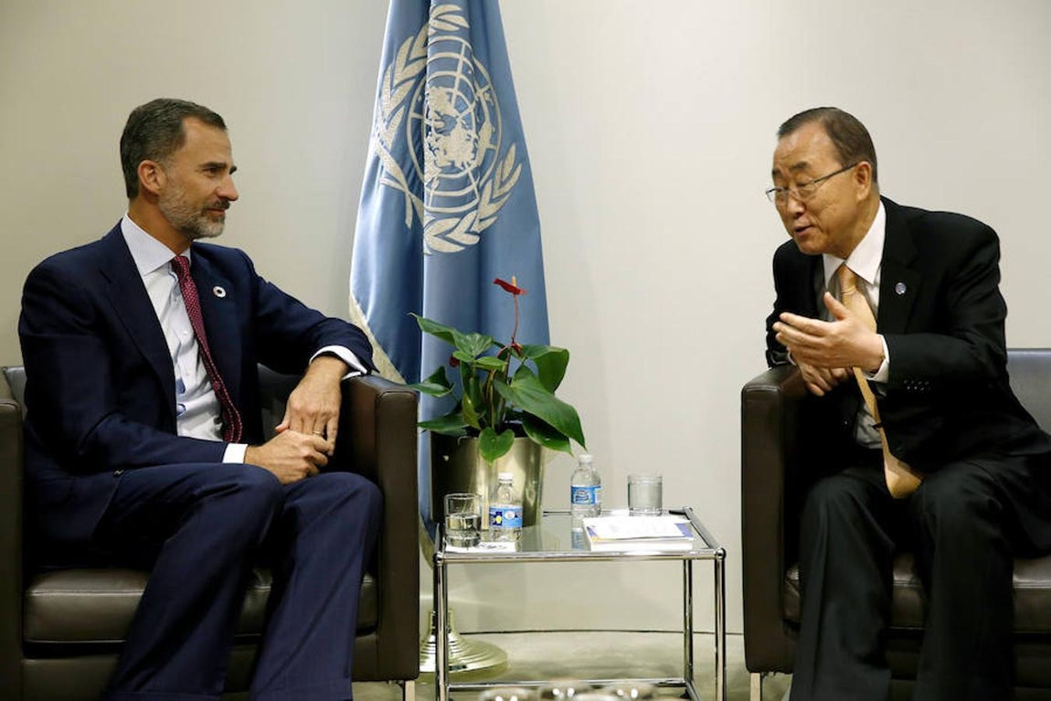 En apenas dos días, Don Felipe se ha reunido con el Rey Abdulá de Jordania, el Emir de Qatar, Tamim bin Hamad Al Thani; el Príncipe Heredero de Arabia Saudí; los presidentes de Portugal, Marcelo Rebelo de Sousa; de Colombia, Juan Manuel Santos; de Senegal, Macky Sall, y de Perú, Pedro Pablo Kuczynski; con el secretario general de Naciones Unidas, Ban kiMoon, con la Secretaria General Iberoamericana, Rebeca Grynspan, y con el presidente del Comité Olímpico Internacional, Thomas Bach. 