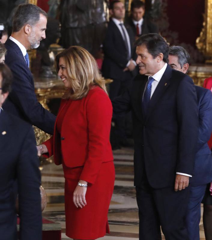 Susana Díaz y Javier Fernández son recibidos por el Rey Felipe VI y la Reina