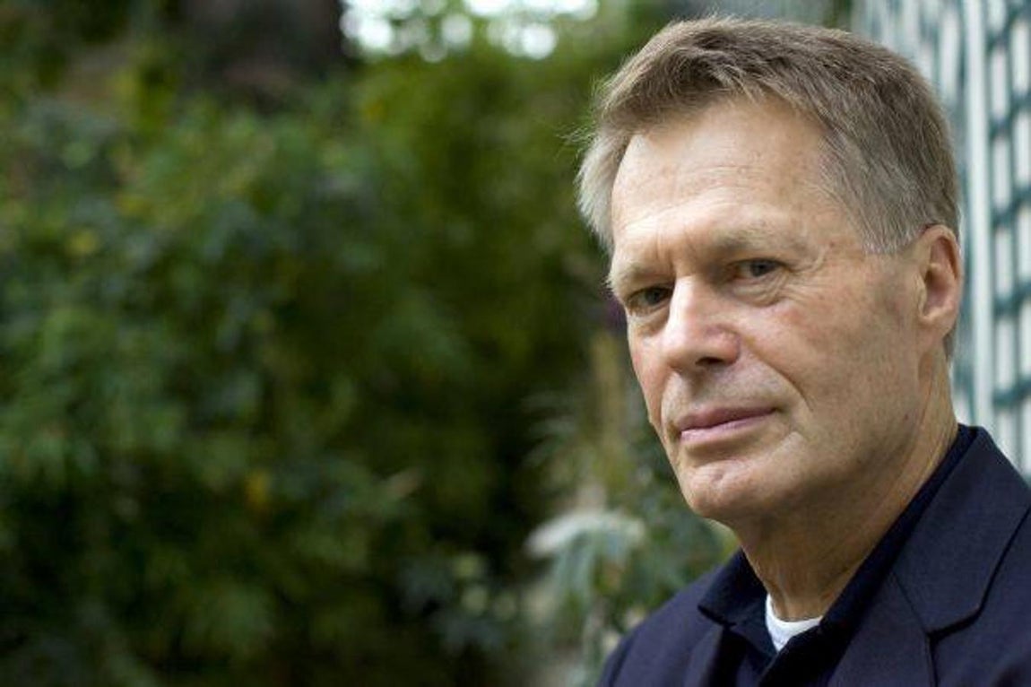 Año 2008: A Jean-Marie Gustave, francés y autor de más de 40 obras, la Academia le definió como «el escritor de la ruptura, de la aventura poética y de la sensualidad extasiada, investigador de una humanidad fuera y debajo de la civilización reinante».. 