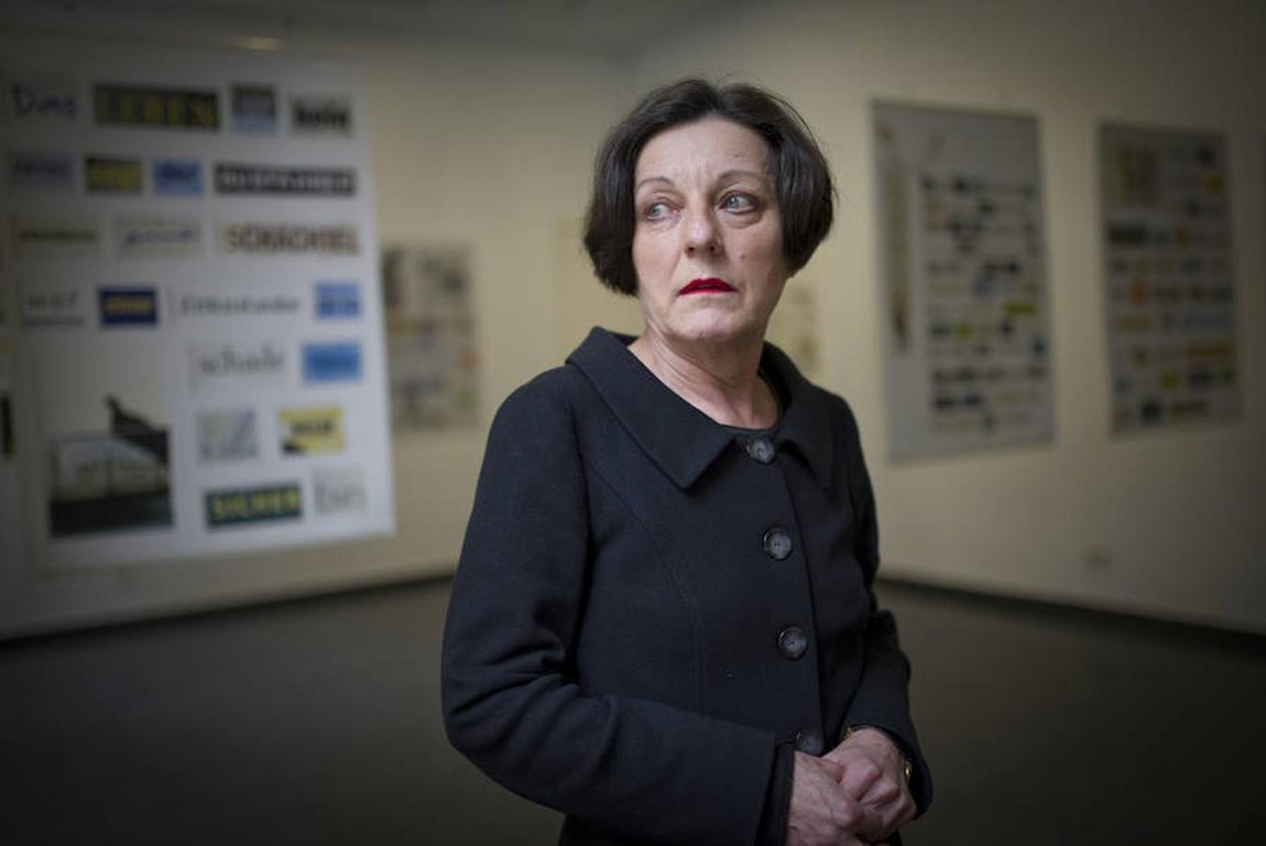 2009: Herta Müller (Rumanía, 1953) es un autora que trabaja varios registros: novela, ensayo y poesía. Alemana de adopción, trata mucho en su obra la vida de las minorías en el Centro de Europa tras los grandes conflictos bélicos.. Matías Nieto