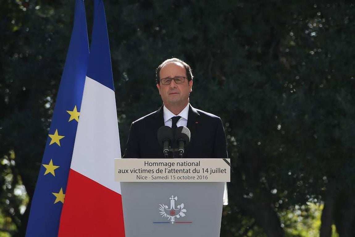 El presidente francés, François Hollande, hoy, durante la ceremonia por las víctimas del atentado de Niza. 