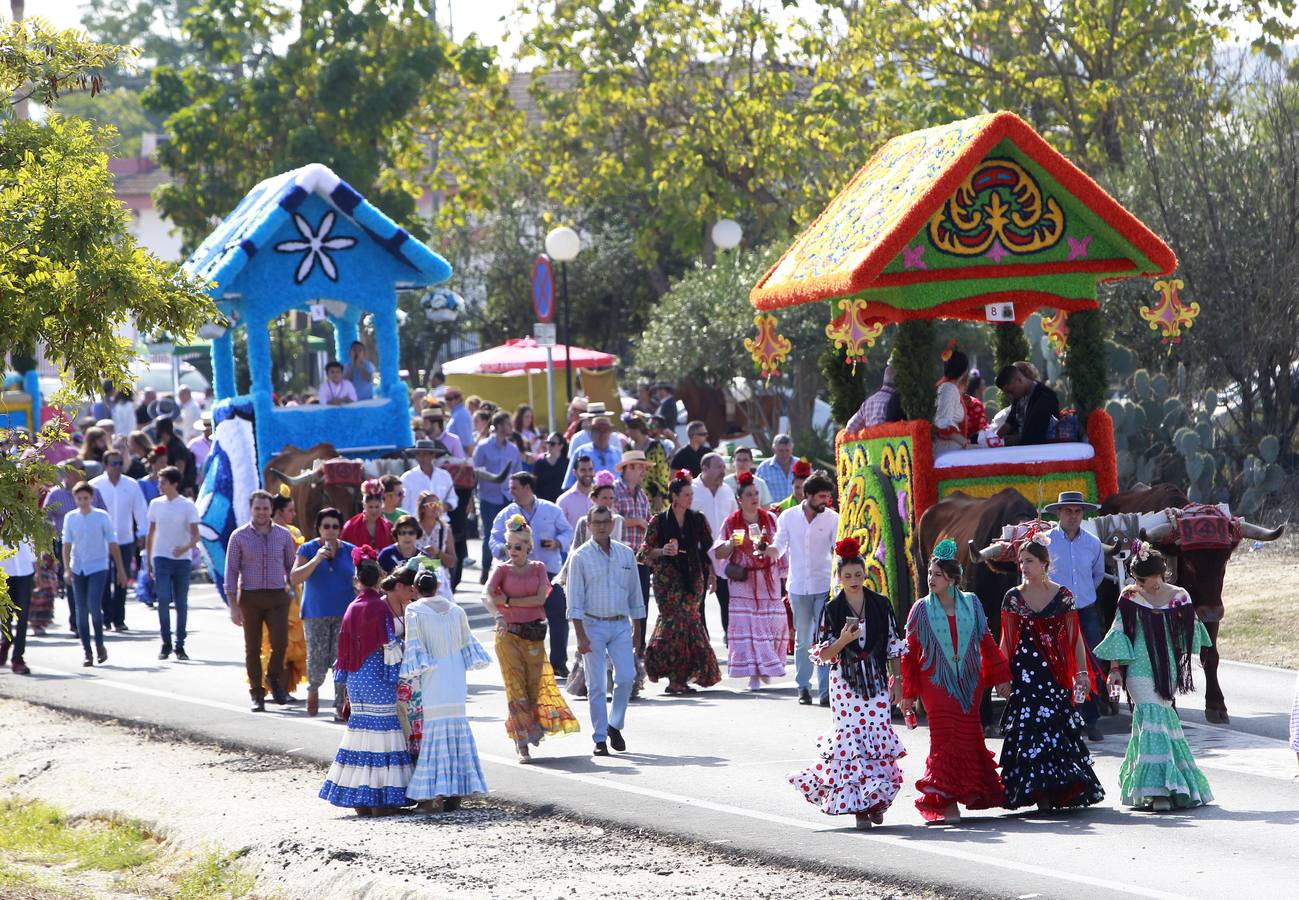 Miles de personas acompañan a la Virgen de Valme en su romería