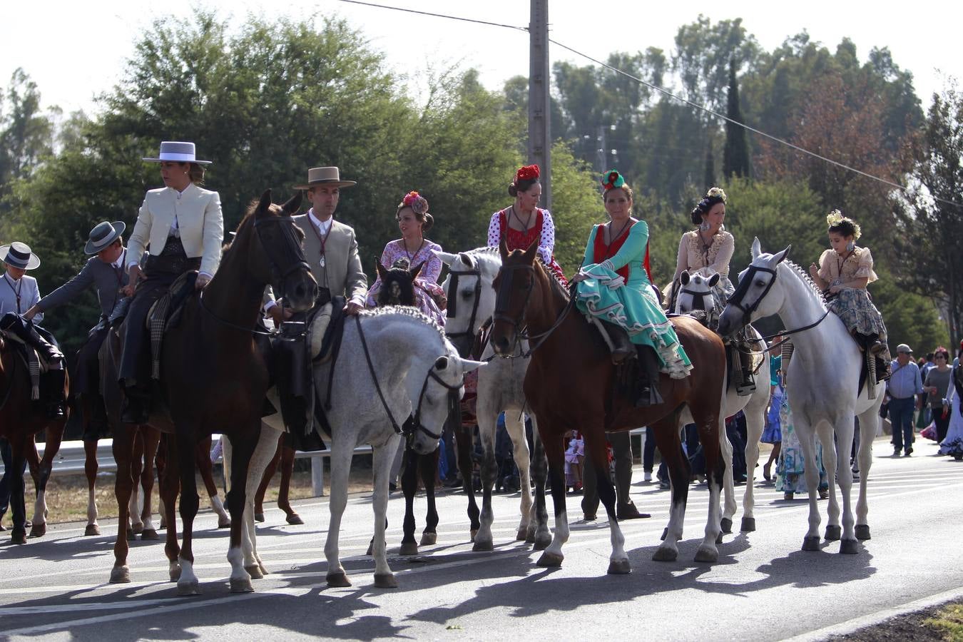 Miles de personas acompañan a la Virgen de Valme en su romería