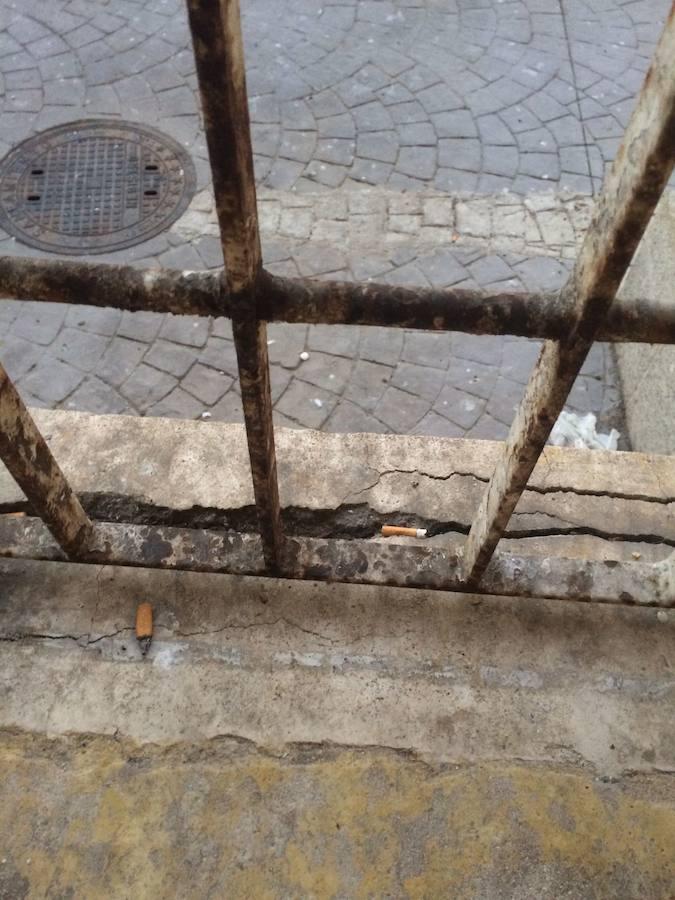 5. Los huecos donde los internos escondieron los objetos punzantes