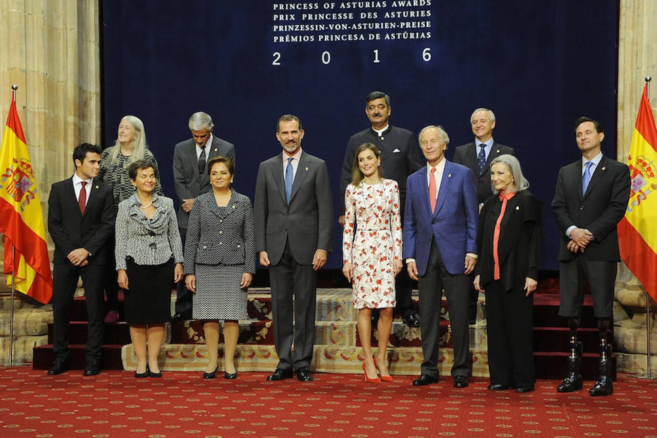 Foto de familia de los distinguidos con el Premio Princesa de Asturias 2016.. GTRES