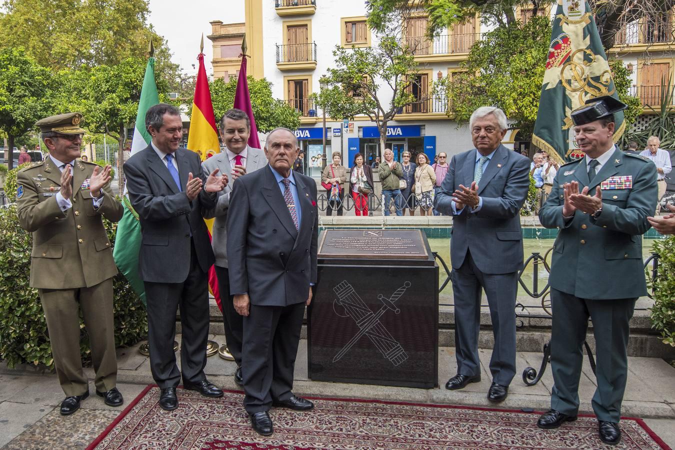 Inauguración del monolito en honor a la Guardia Civil en la Concordia