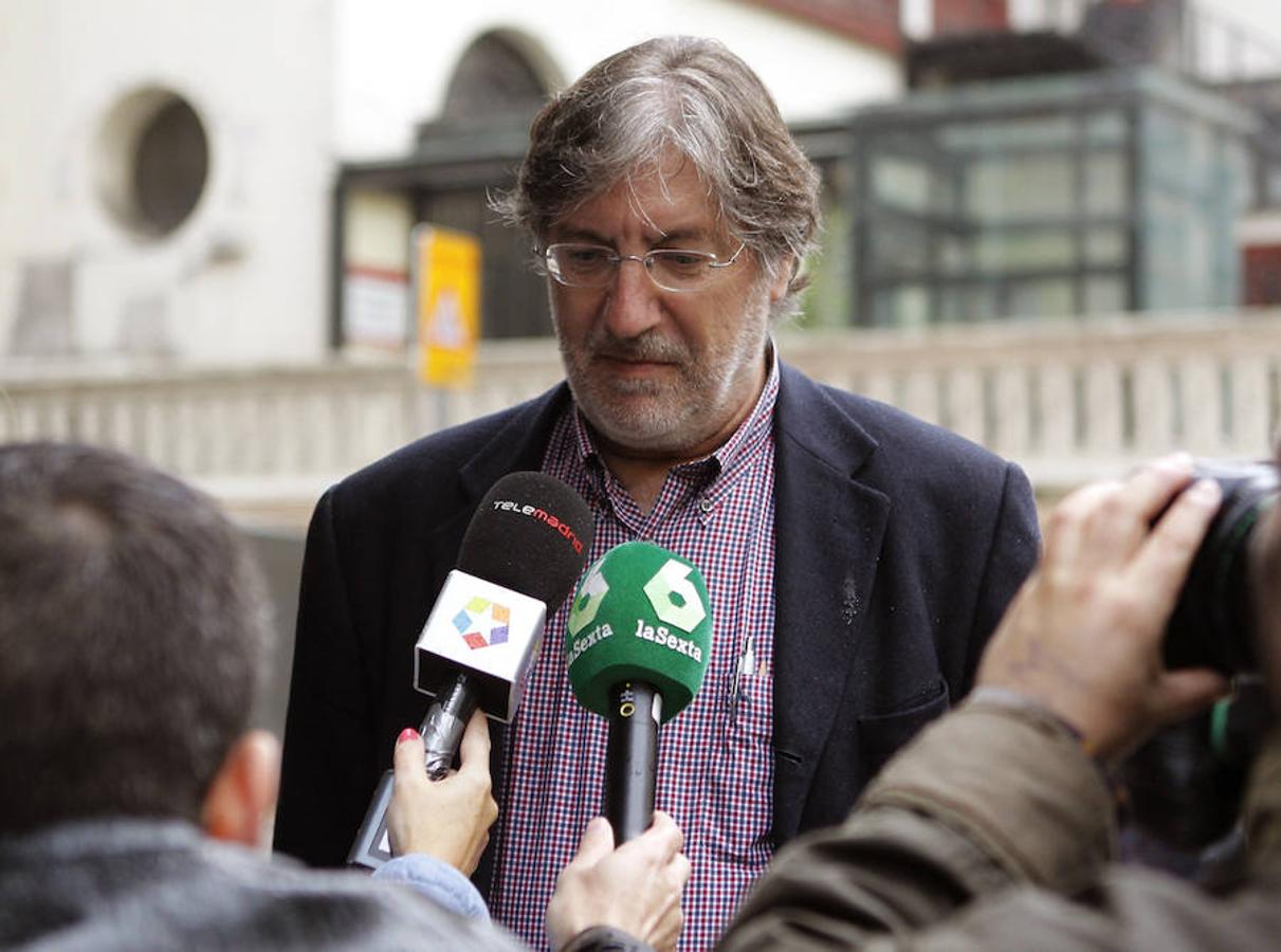 El exportavoz de Izquierda Socialista José Antonio Pérez Tapias también ha acudido al decisivo Comité Federal.