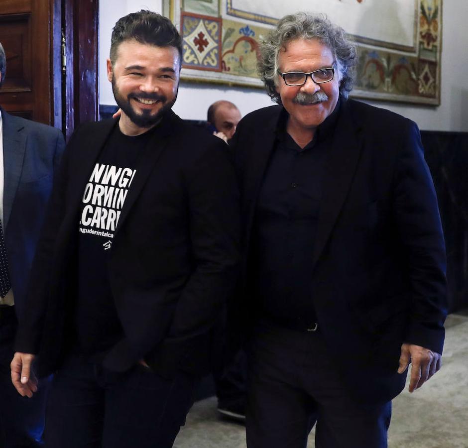 Los diputados de ERC Joan Tardá y Gabriel Rufián cuando llegaban a la reunión.. 