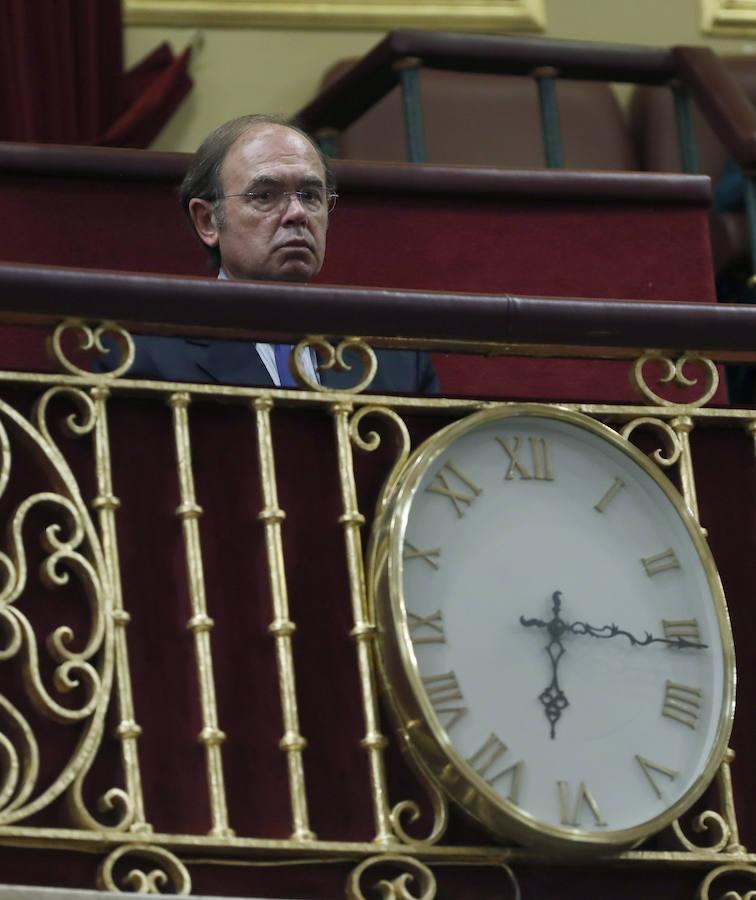 El presidente del Senado, Pío García-Escudero, en la tribuna de invitados durante el debate de investidura del candidato del PP, Mariano Rajoy.. 