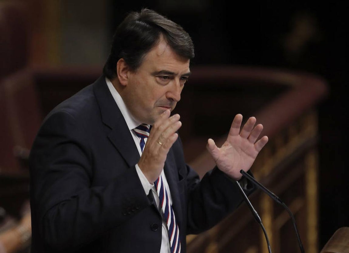 El portavoz del PNV, Aitor Esteban, durante su intervención.. 