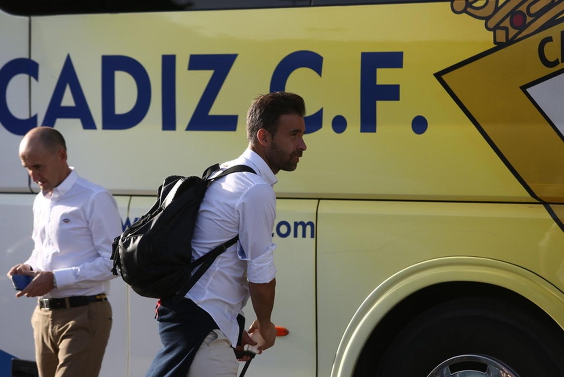 FOTOS: Salida del Cádiz CF hacia Galicia