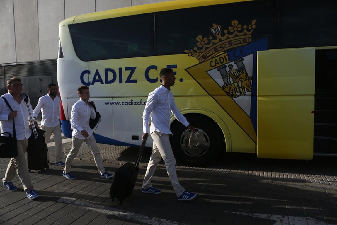 FOTOS: Salida del Cádiz CF hacia Galicia