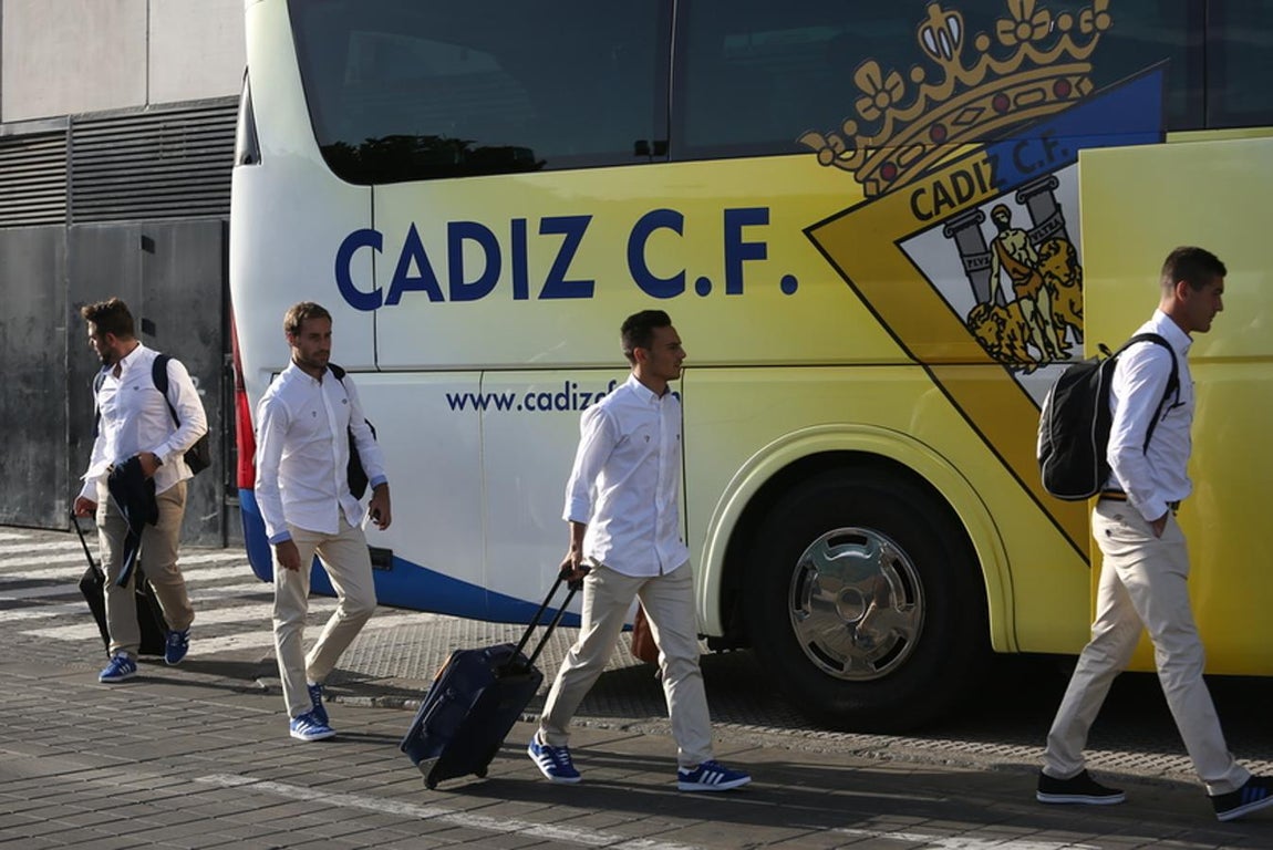 FOTOS: Salida del Cádiz CF hacia Galicia