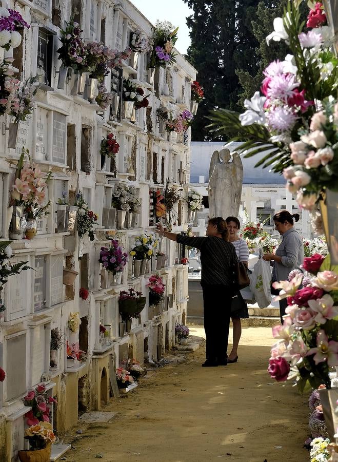 El Día de Todos los Santos todavía resiste a Halloween