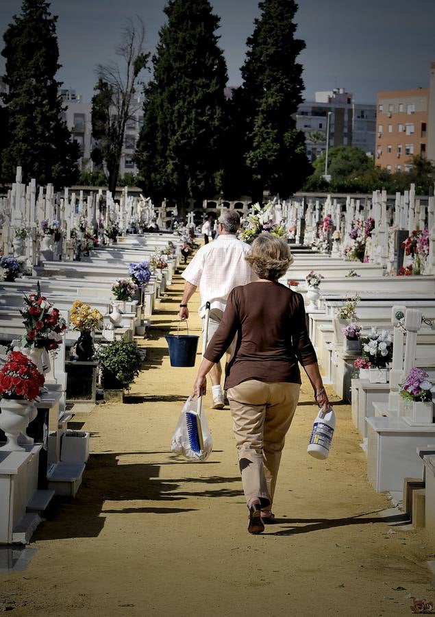 El Día de Todos los Santos todavía resiste a Halloween