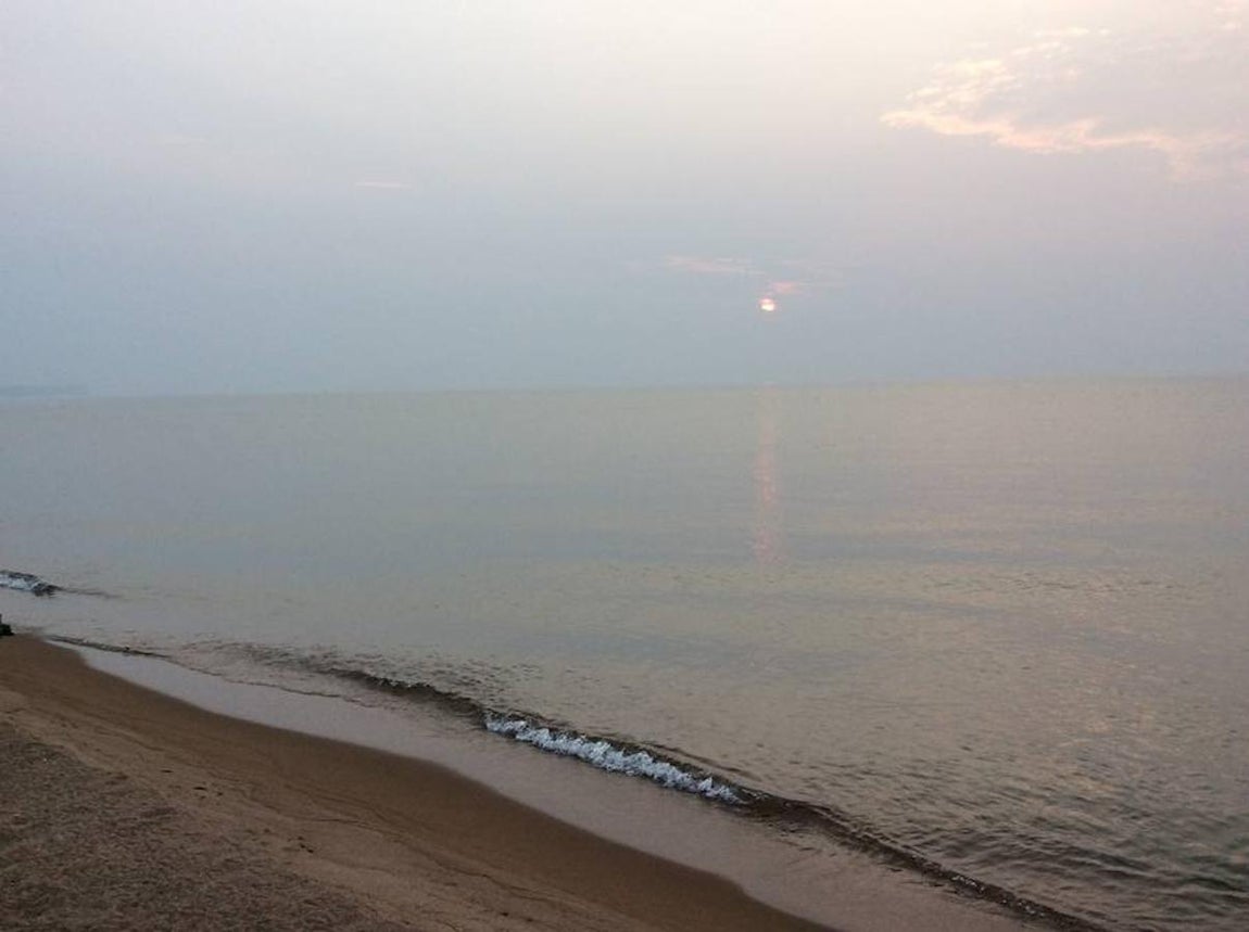Atardecer en el Baikal, en el que habitan más de 1.800 especies. Tiene 80 kilómetros de ancho y más de 600 de largo. 