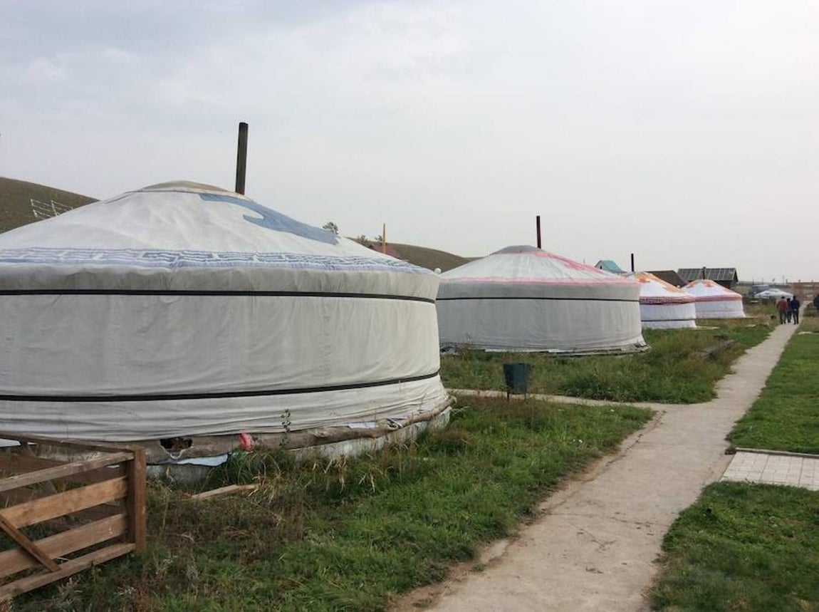 La yurta, típica del pueblo mongol, es la vivienda que utilizan los nómadas, de forma circular que mantiene el calor. 