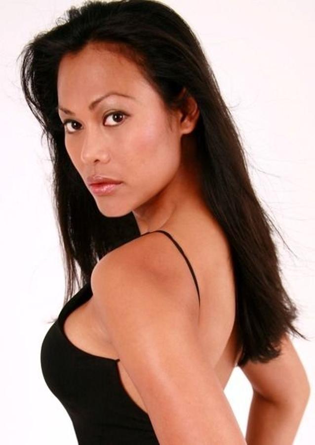 Se enamoraron rodando la película «Surfer Dude», los rumores dicen que con Cassandra Hepburn superó finalmente su dura ruptura con Bullock. 