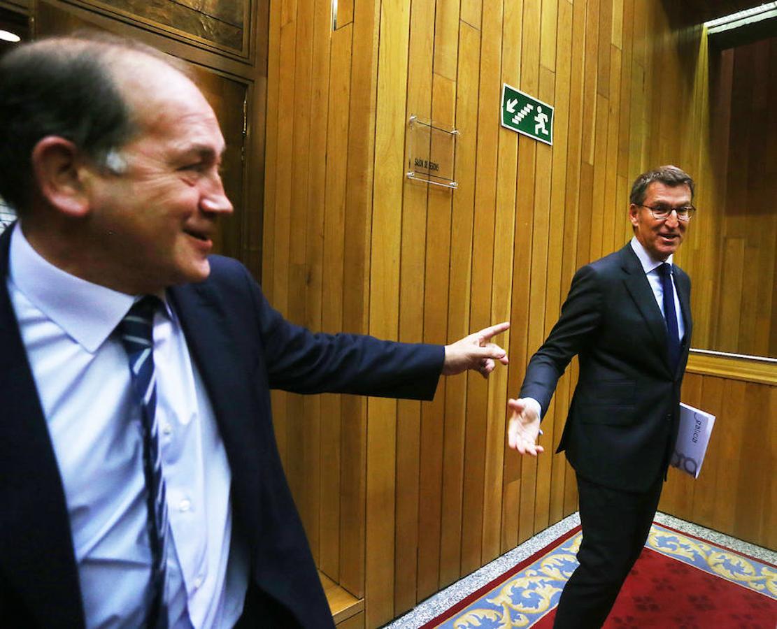 El portavoz parlamentario del PSdeG, Fernández Leiceaga, saluda a Feijóo. 