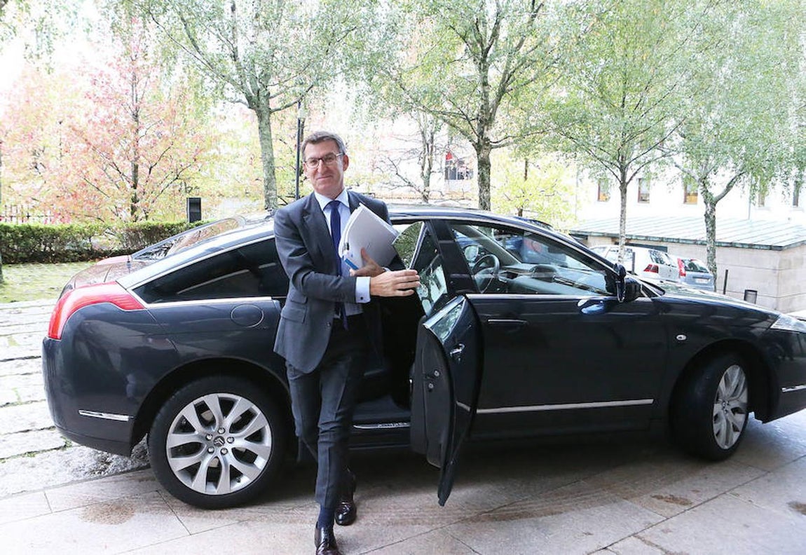 Feijóo, a su llegada al Parlamento para pronunciar su discurso de investidura. 