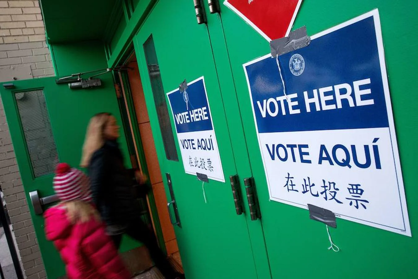 El mestizaje en Estados Unidos hace que cada vez sea más necesario pedir el voto en varios idiomas