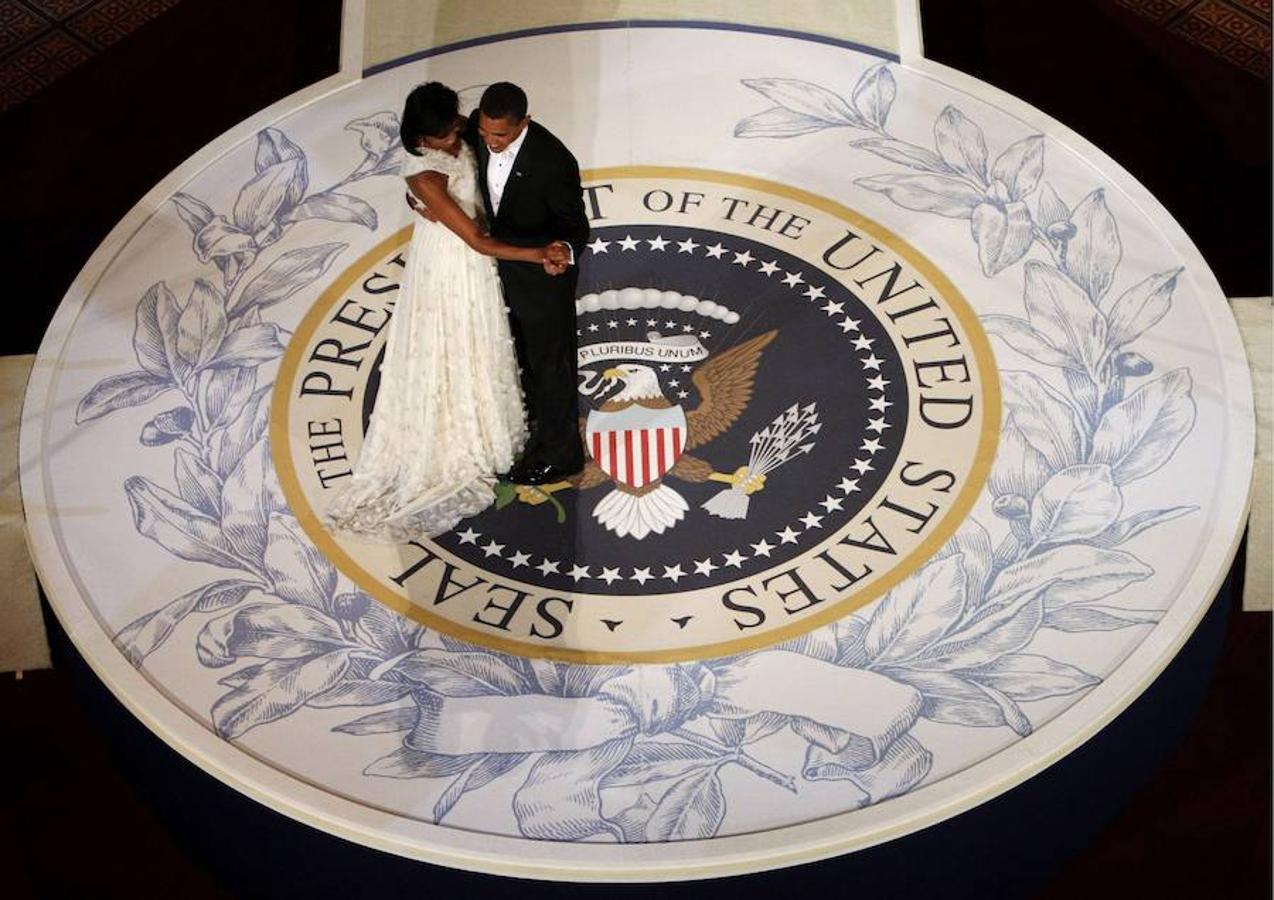 Desde el primer momento se ha notado el amor que sienten el uno por el otro. En medio de su campaña presidencial, justo un mes antes de las elecciones, Barack Obama insistió en volver a casa a Chicago para llevar a su esposa a cenar por su 16 aniversario de boda. 