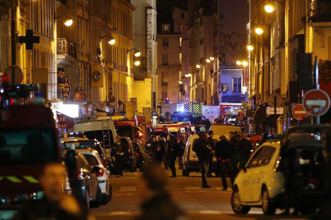 Las calles de París, durante la noche del 13 de noviembre de 2015. 