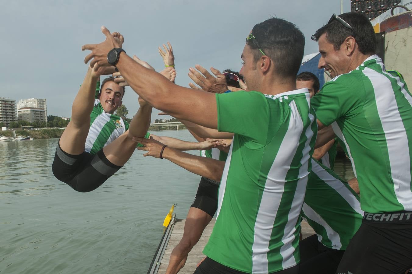 El Betis completó los seis mil metros de la prueba con algo más de veinte segundos de antelación sobre el conjunto sevillista