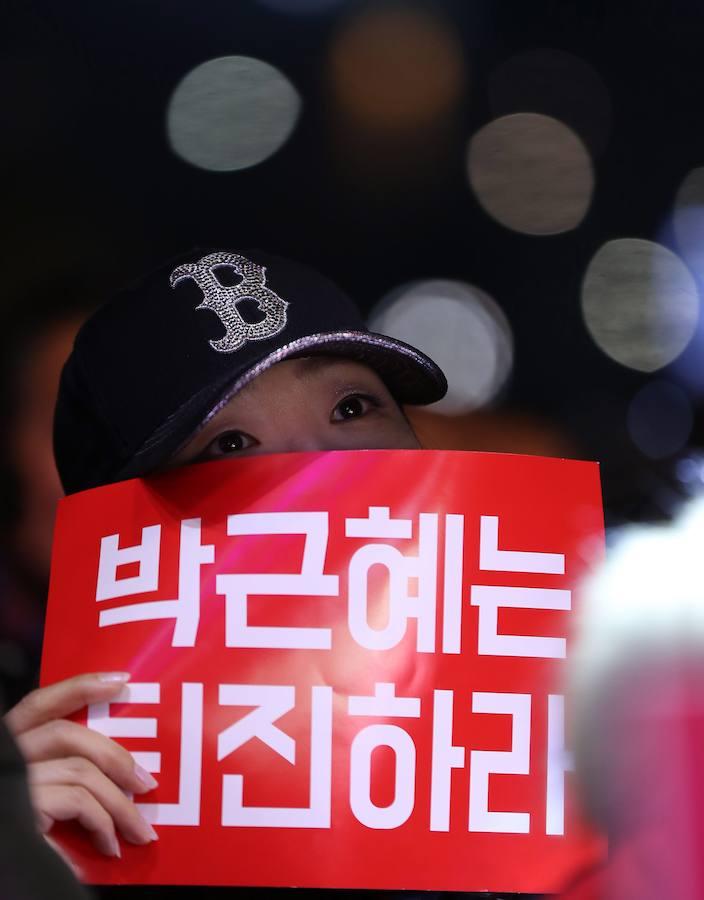 Los presentes se han concentrado en la céntrica plaza del Ayuntamiento y la avenida Gwanghwamun. 