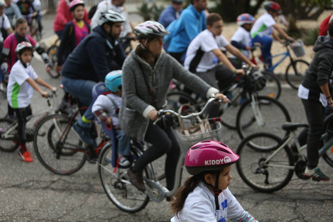 El evento «Sevilla sobre ruedas» ha estado organizado por el Ayuntamiento de Sevilla, en colaboración con la Fundación Cajasol y Bike and You