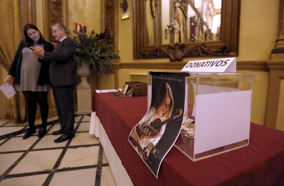 En imágenes, el concierto de despedida de la violinista de la Puerta del Puente Romano