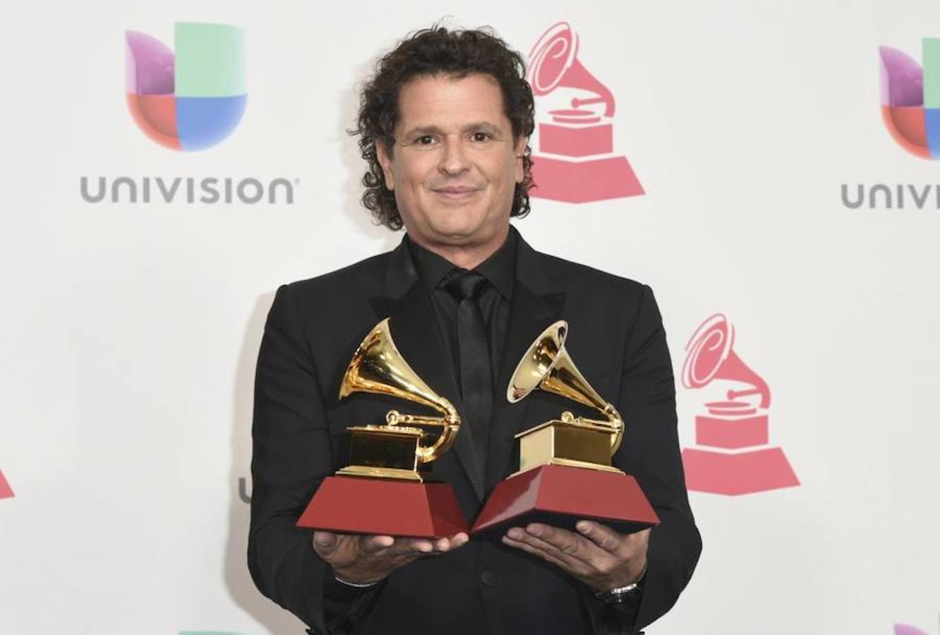 Carlos Vives, encantado con sus dos Grammys. 