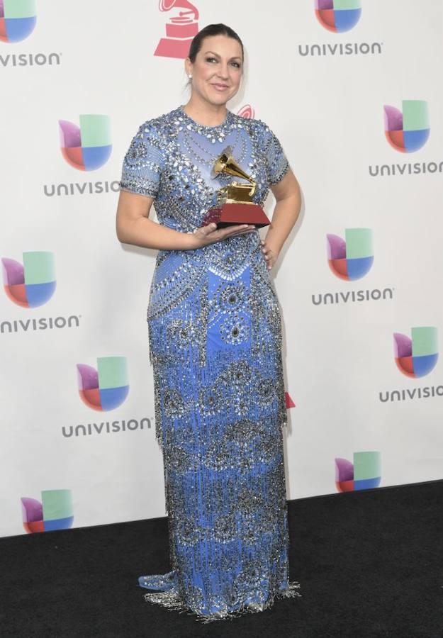 La Niña Pastori con su premio. 