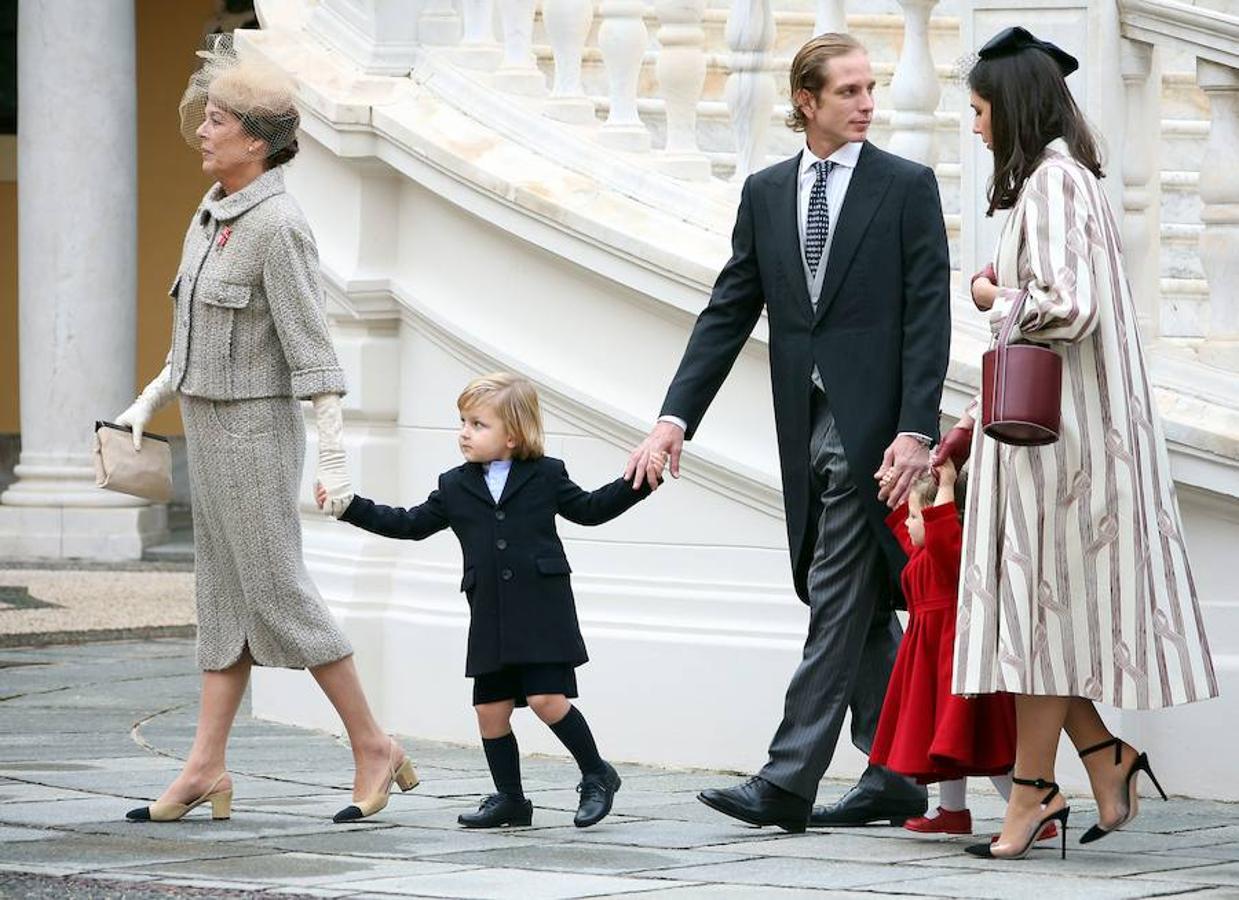 La Princesa Carolina de Hanover, junto a Andrea y Tatiana Casiragui y sus hijos. 