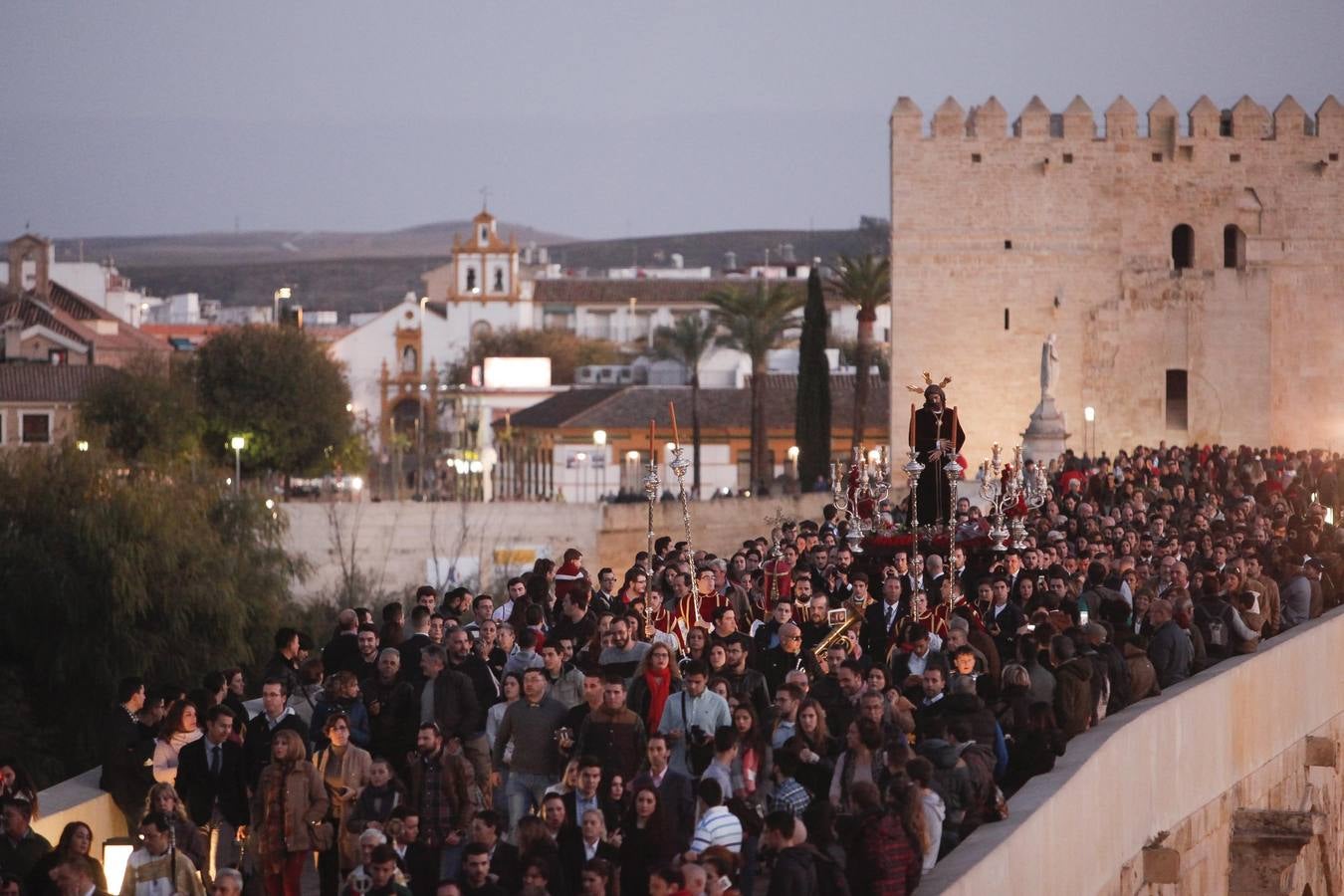 Estampas del Vía Crucis del Señor del Silencio a la Catedral de Córdoba