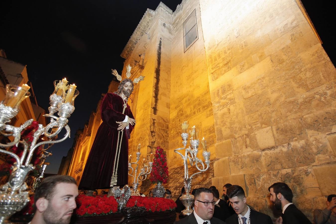 Estampas del Vía Crucis del Señor del Silencio a la Catedral de Córdoba