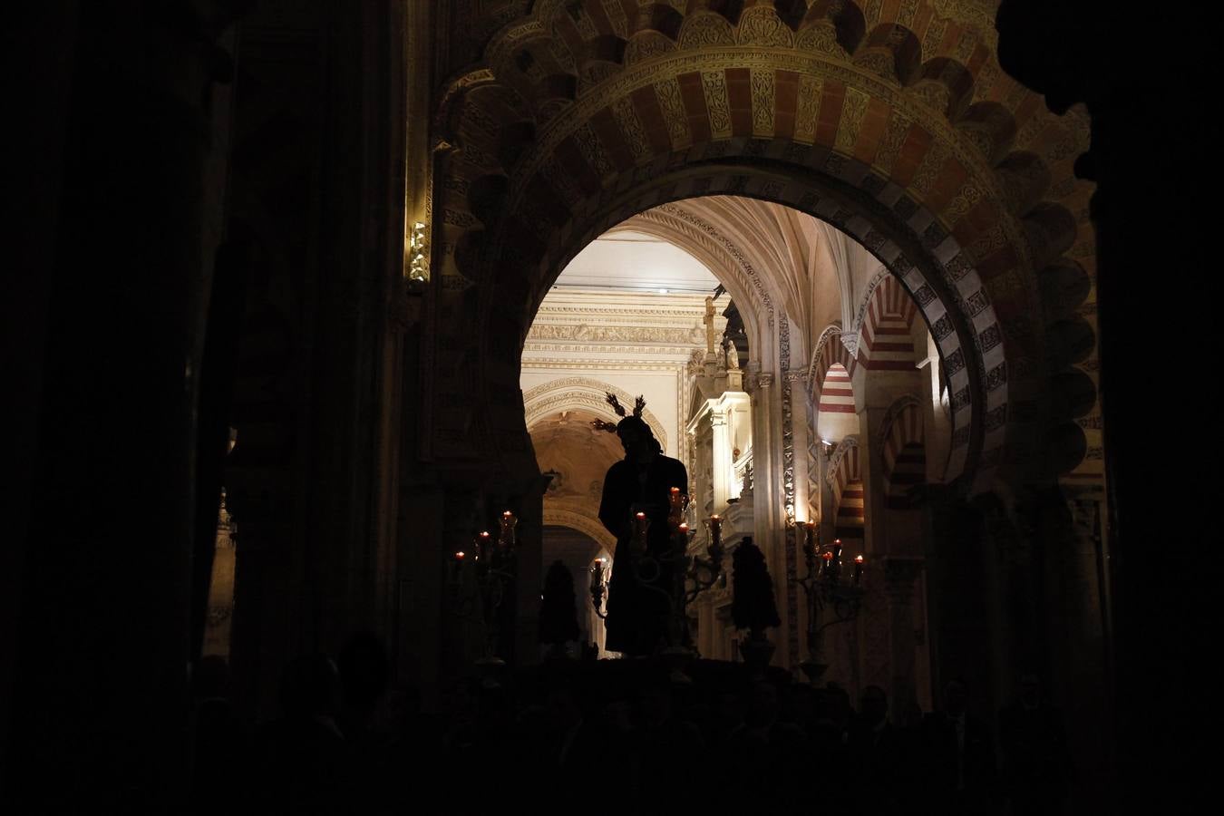 Estampas del Vía Crucis del Señor del Silencio a la Catedral de Córdoba