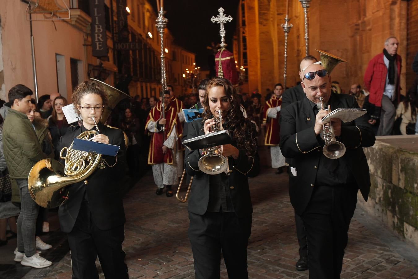 Estampas del Vía Crucis del Señor del Silencio a la Catedral de Córdoba