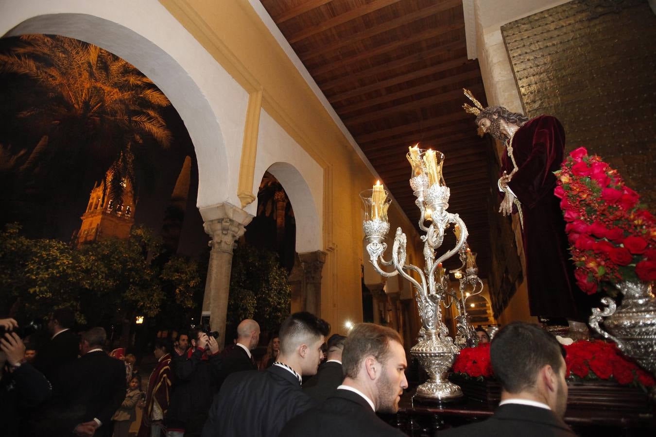 Estampas del Vía Crucis del Señor del Silencio a la Catedral de Córdoba