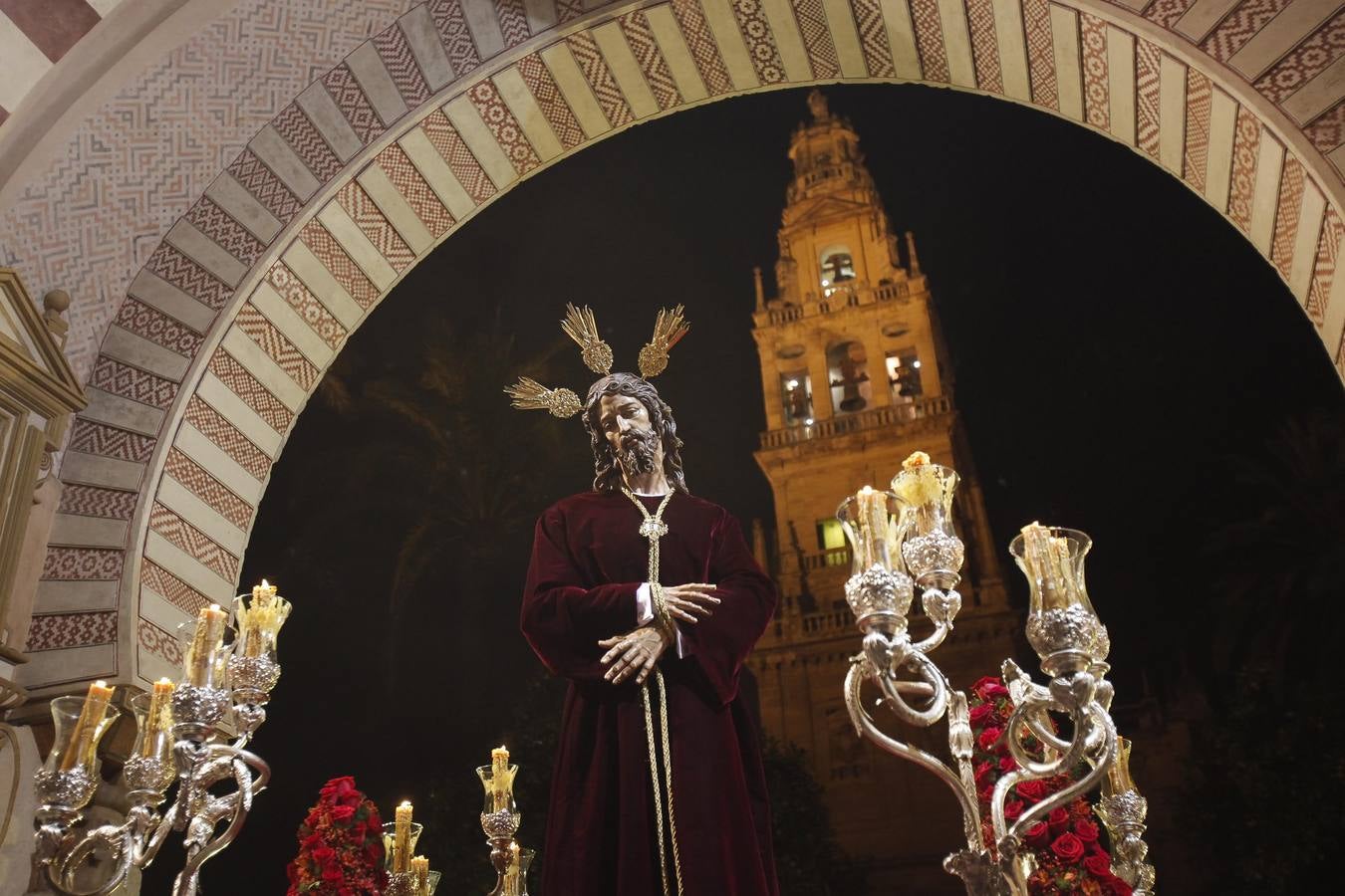 Estampas del Vía Crucis del Señor del Silencio a la Catedral de Córdoba